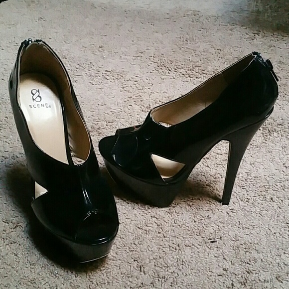 New w/o Black Patent Peeptoe Cutout booties - Picture 6 of 6